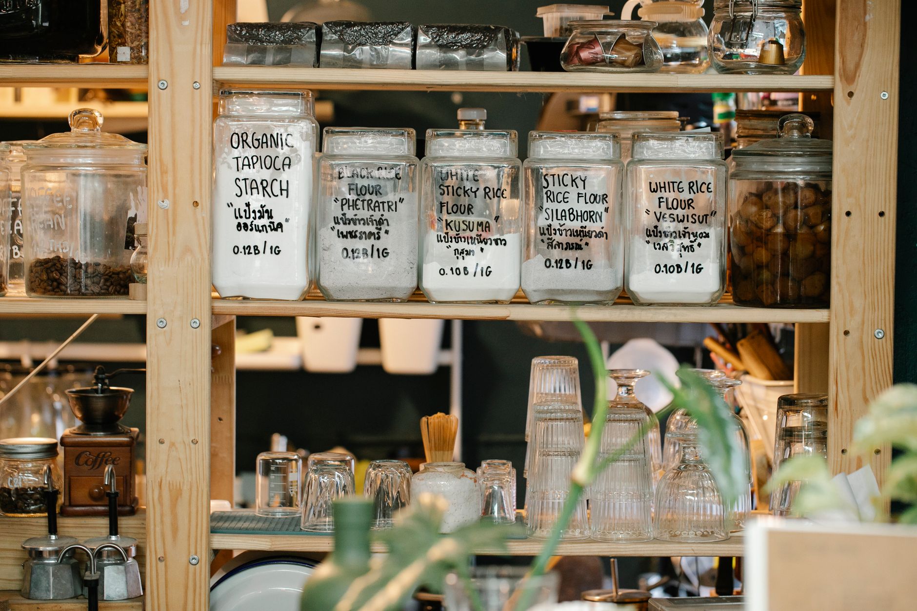 Visual illustration for food container labeling