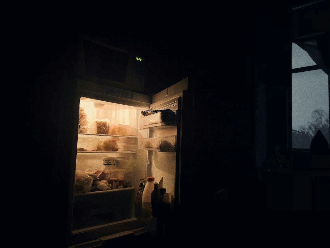 Visual illustration for reset smart fridge sensors